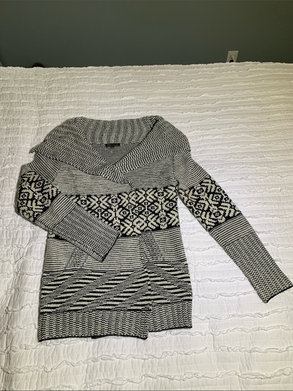 Black and White Patterned Shawl-Collar Knit Sweater